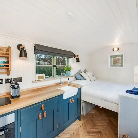 Oak + Stars Hideaway Hotel Holmfirth Exterior photo